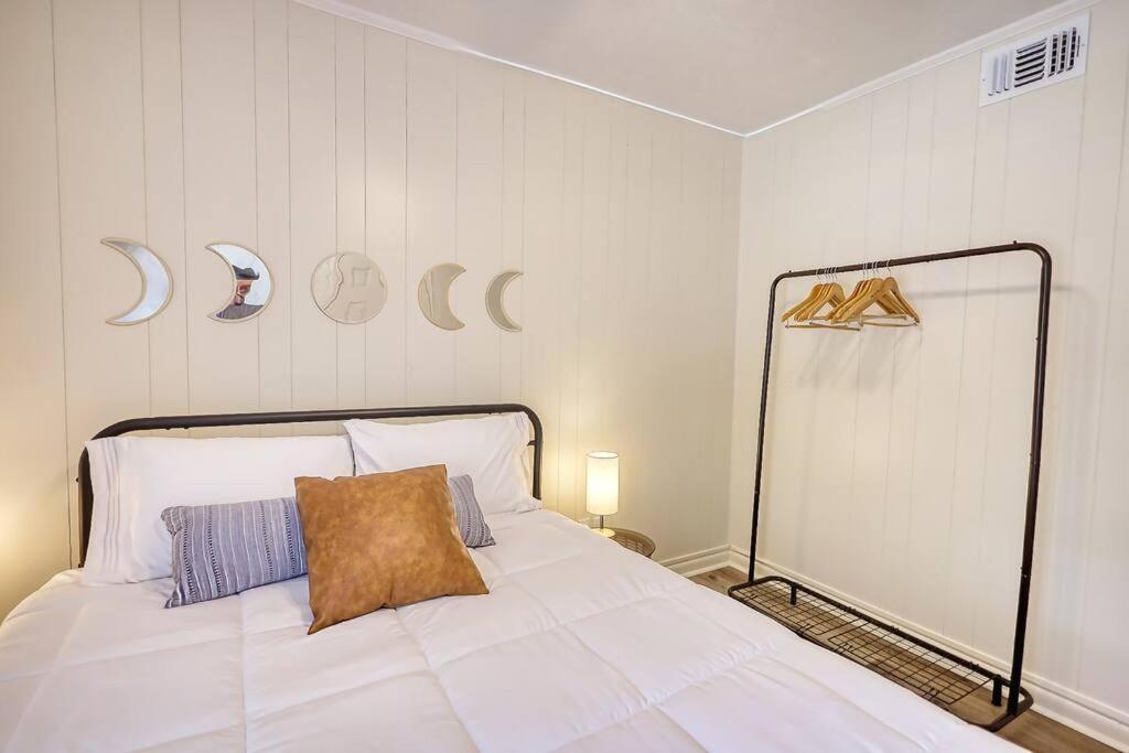 The Bohemian 1/2 Mi From Covington Square Villa Ngoại thất bức ảnh
