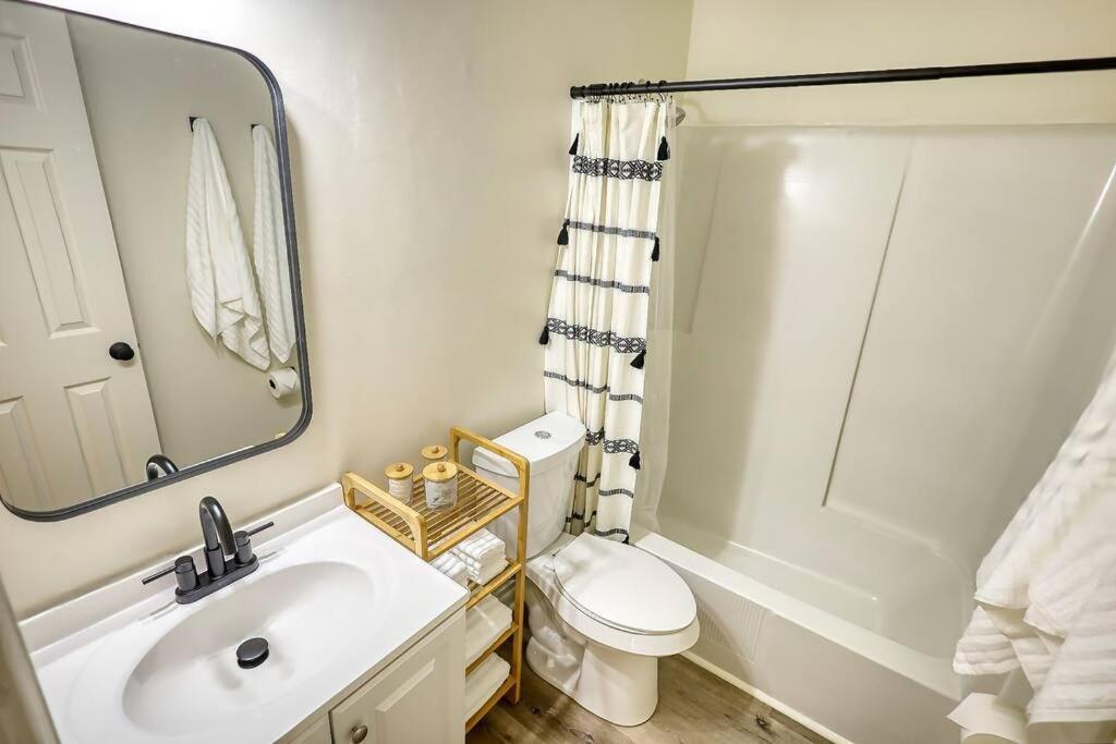 The Bohemian 1/2 Mi From Covington Square Villa Ngoại thất bức ảnh